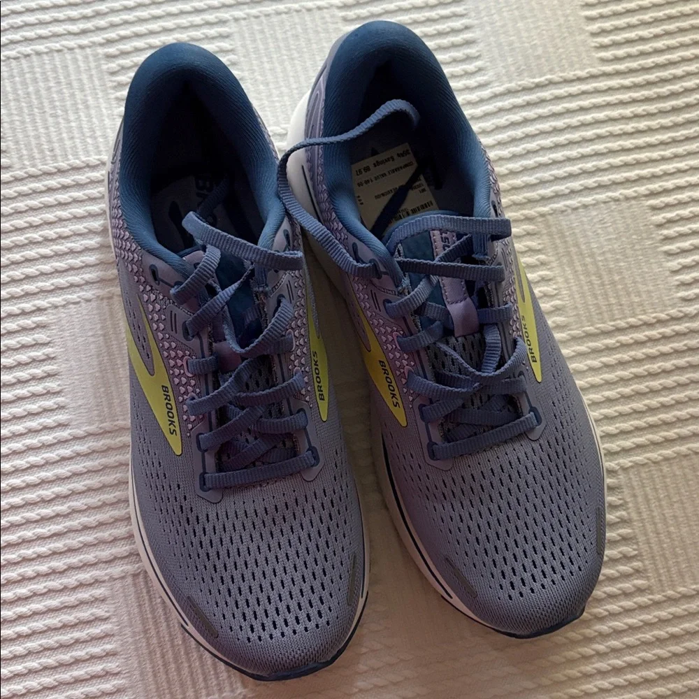 Brooks sneakers. Size 9 B. Ghost nwt - Picture 4 of 7